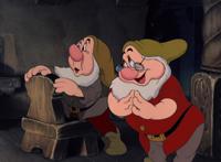 韩漫《红鞋子和七个小矮人》：性感美丽背后的“丑恶”