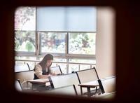 这名重庆大学女生从法学“跨界”成为插画师，只为心中梦想！