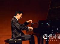 “A叔”：世界动漫钢琴改编“第一人”