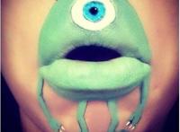 “嘴唇”上的小怪物，大力水手超写实，最后一个“蜜汁尴尬”！