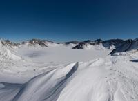 这座火山，冰雪覆盖后，奇观绝景叠现，简直就是冰雪动漫世界