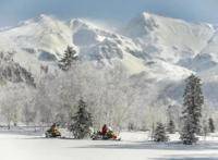 这座火山，冰雪覆盖后，奇观绝景叠现，简直就是冰雪动漫世界
