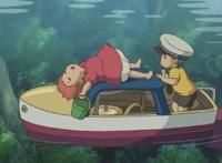 谁能不爱波妞呢？这个秋天，波妞踩着海浪、满心欢喜向我们扑来