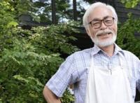 谁能不爱波妞呢？这个秋天，波妞踩着海浪、满心欢喜向我们扑来