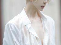 熊祁再次cos理查德，白衬衫尽显斯文败类，最后一张直击你的心脏