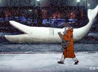 动漫电影《东京教父》和《红猪》在创作题材和表现手法有何不同？