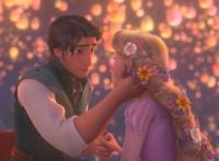 艾莎才是真正的“长发公主”，她的头发由40万根3D发丝组成