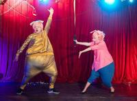 可爱有趣的cosplay来自《欢乐好声音》的“猪搭档”