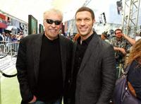 “美国王思聪”，工作失败就要回家继承千亿家产