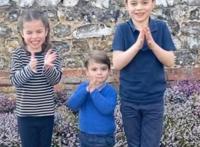 2岁路易王子化身《宝贝老板》，比哥哥更霸气，行走的表情包上线