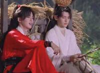 《吉星高照》剧版牛车路透，侧面看发型好敷衍，看到银蝶的道具了