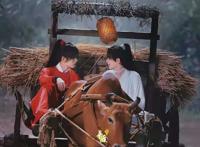 《吉星高照》剧版牛车路透，侧面看发型好敷衍，看到银蝶的道具了