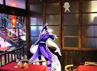 《魔道祖师》主题店官方图，墙壁边摆满周边，纸人装饰好可爱！