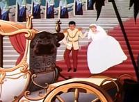 灰姑娘中3个细思极恐的情节，白马王子原来是隔壁老王的儿子？