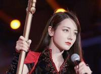 迪丽热巴穿动漫公主裙，仿佛是芭比娃娃本人，网友：美到忘记呼吸