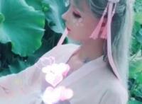 芭比迪丽拉终于放弃公主裙，转型COS动漫角色，网友：没眼看