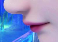 露出侧脸的叶罗丽美女，冰公主显得很可爱，火公主显得很神秘