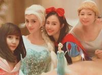 baby生日会cosplay冰雪女王，堪称角色扮演界的成功典范