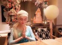 baby生日会cosplay冰雪女王，堪称角色扮演界的成功典范