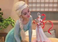 baby生日会cosplay冰雪女王，堪称角色扮演界的成功典范