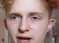 小伙痴迷《精灵旅社》，把头发弄成男主同款，拉直后秒变男神