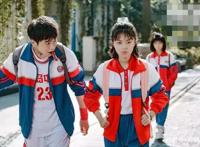 首日票房就斩获近5000万，16岁的她成演技担当，网友：徐峥笑了