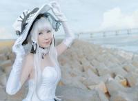 碧蓝航线：关辉海边cos，摘下帽子那一刻，神仙颜值瞬间溢出屏幕