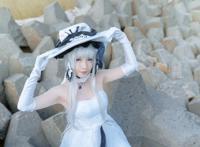 碧蓝航线：关辉海边cos，摘下帽子那一刻，神仙颜值瞬间溢出屏幕