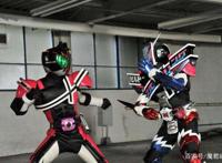 假面骑士Decade：无解次元壁玩穿越、吃面包，打打小魔王很在行