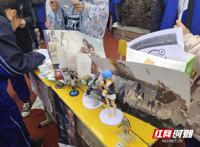 张家界市民中社团纳新上演“百团大战”