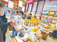 曾经面临濒危窘境，如今走进人们生活非遗日益年轻态引领新国潮