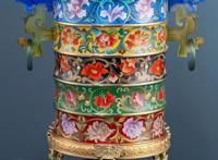 曾经面临濒危窘境，如今走进人们生活非遗日益年轻态引领新国潮