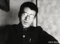日本无赖派文学代表，自杀4次未遂，39岁留下成名作与女粉丝殉情