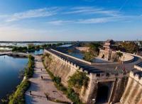 河北的“网红”建筑，造型奇特无比，一棵又白又绿的“大白菜”！