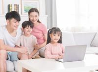 “骄傲”会蒙蔽双眼，从而忽视了自身的不足，谦虚才能不断进步