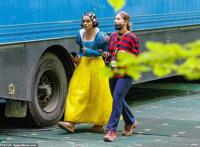 迪士尼《白雪公主和七个小矮人》真人版片场照一公开就成为热门