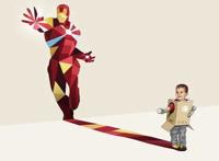 每个孩子都有英雄梦，当漫威英雄化身影子时，小男孩成为蜘蛛侠