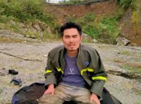 甘宇回应失联17天获救靠吃野果生存，村民称他是英雄一直积极寻找