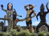 奥特曼官方推出三面怪人达达抱枕，网友：人至少不能