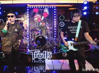 《魔发精灵2》影院“蹦迪”特调：三分之一Techno勾兑流行摇滚