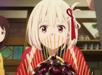 莉可丽丝：泷奈为了挽救咖啡店的财政危机，费尽心机