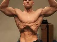 公狗腰早就是过去式了，现在流行的是“鲨鱼线”不知道你就OUT了