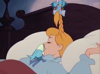 “爆炸头”的迪士尼公主：小美人鱼梳头梳到生气，乐佩变卷发公主