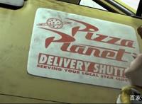 皮克斯制作组脑洞大开，让其四处“送披萨”，以便成功客串动漫电影