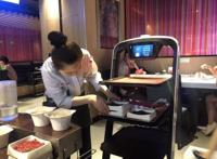 4年前火爆入市，如今多家机器人餐厅关张，仅一家营业，餐厅服务要“科技”还要“温度”