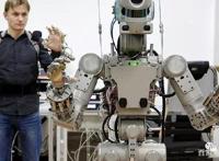 会开车、能射击，俄罗斯机器人明年就要上天了？！