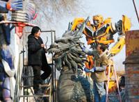 中国“钢铁侠”，助力机器人上春晚