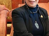 那个一手捧红虞书欣、胡一天的女人，也曾跟郭敬明手牵手