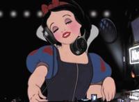 当迪士尼公主遇上P图大神，白雪公主秒变DJ，睡美人换上失眠症！