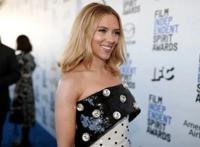 寡姐新片将与小丑女合拍！影迷安抚寡姐：离开漫威吧，DC养你